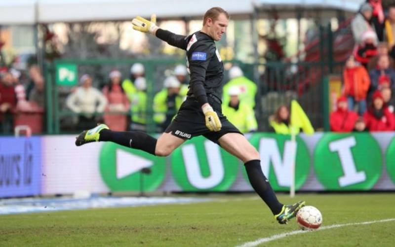 Kristof Van Hout – 2m08: “Ngọn hải đăng” trong khung gỗ